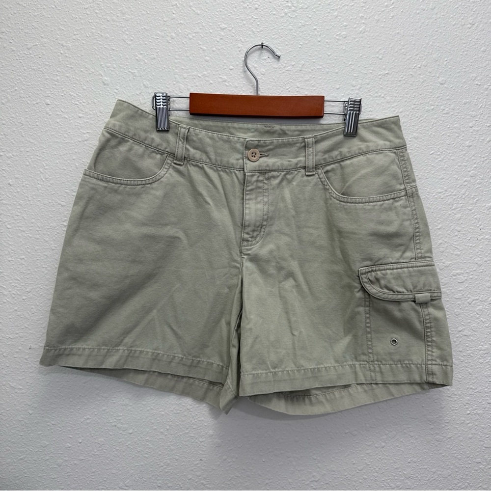 The Northface sage green size 8 regular shorts